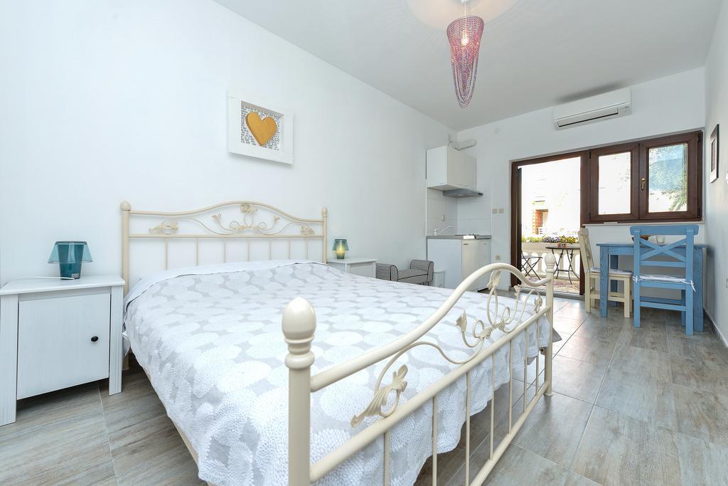 Apartments And A Room Ina Zadar Exterior photo